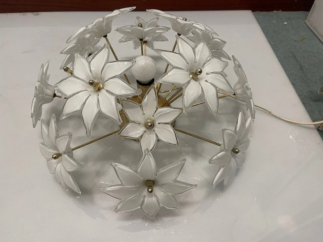 White Murano Flower and Brass Table Lamp, 1970s 16