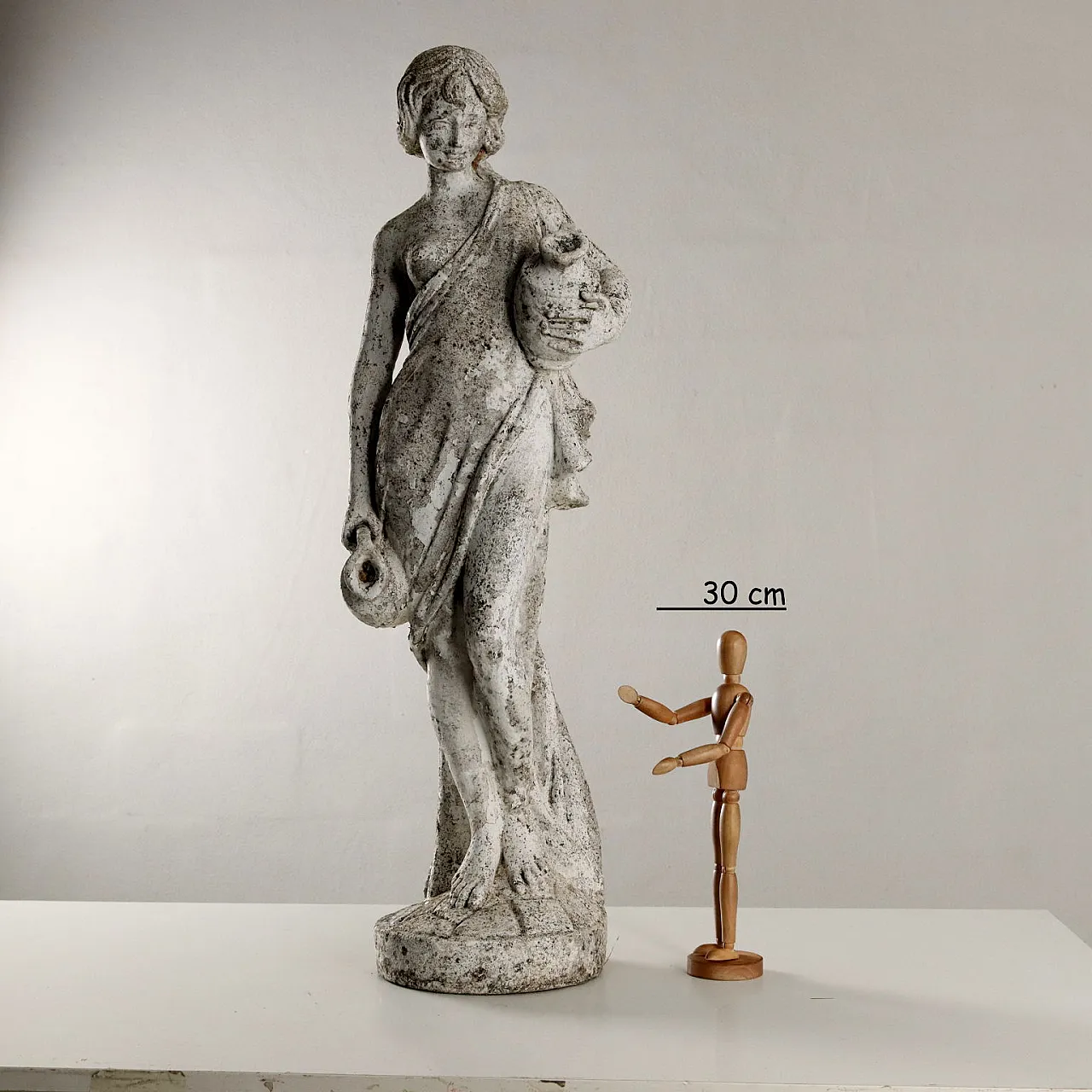 Figura femminile con anfore, statua da giardino in graniglia 2