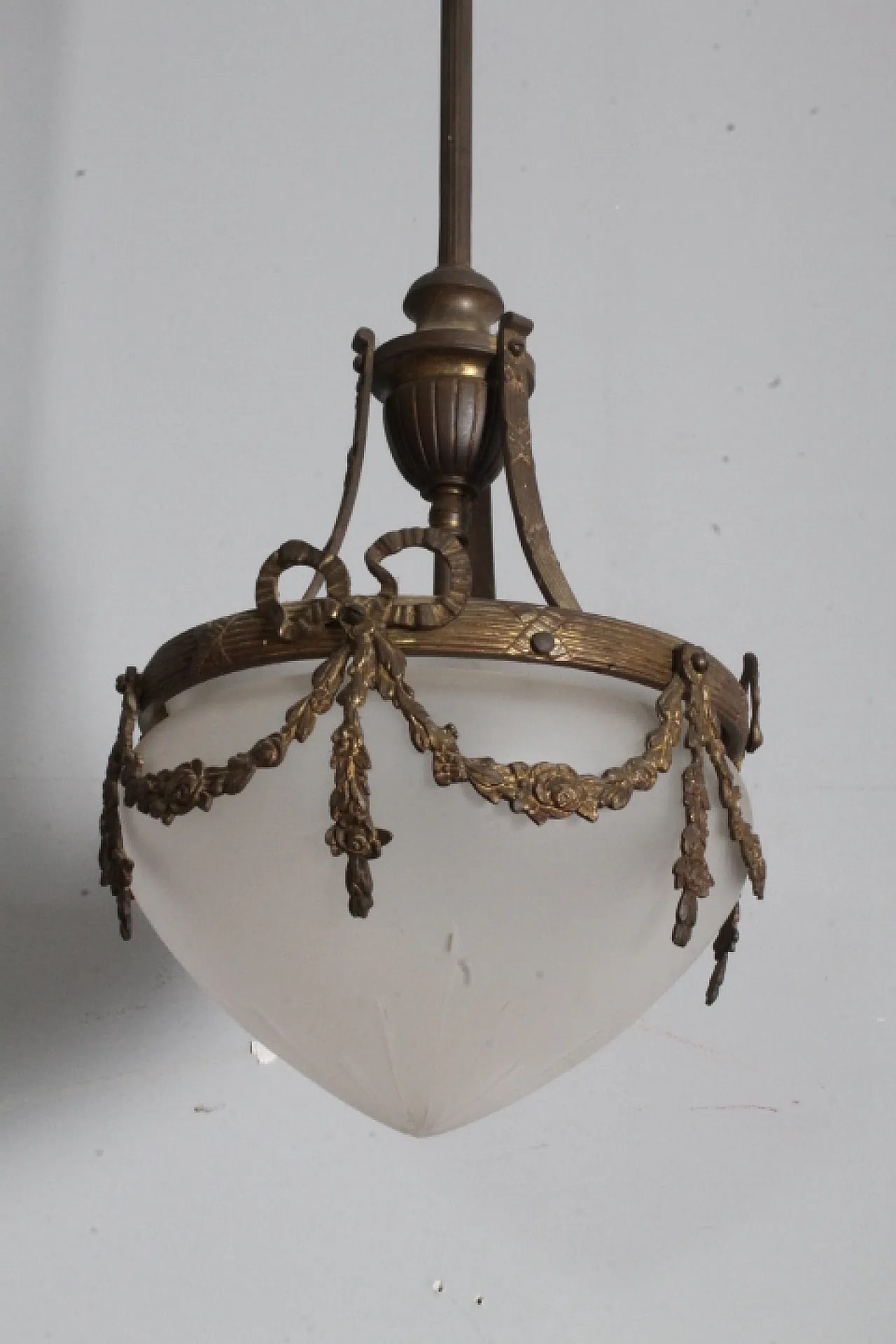 Lampadario liberty vetro opalino e bronzo, 1930 7