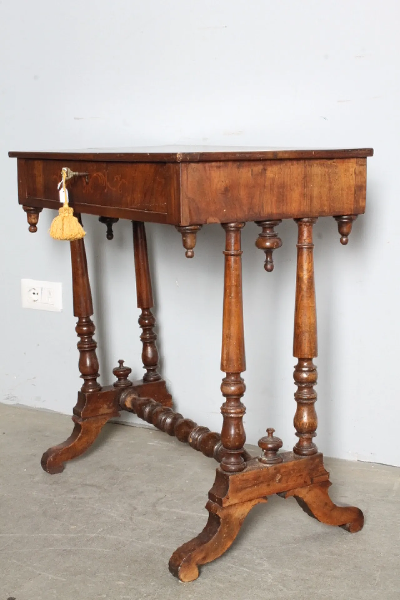 Tavolino scrittoio Carlo X noce e acero intarsiato, 1830 5