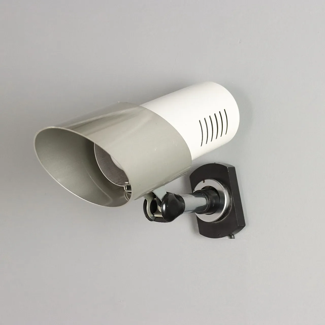 Lampada da parete orientabile in alluminio cromato, anni '70 5