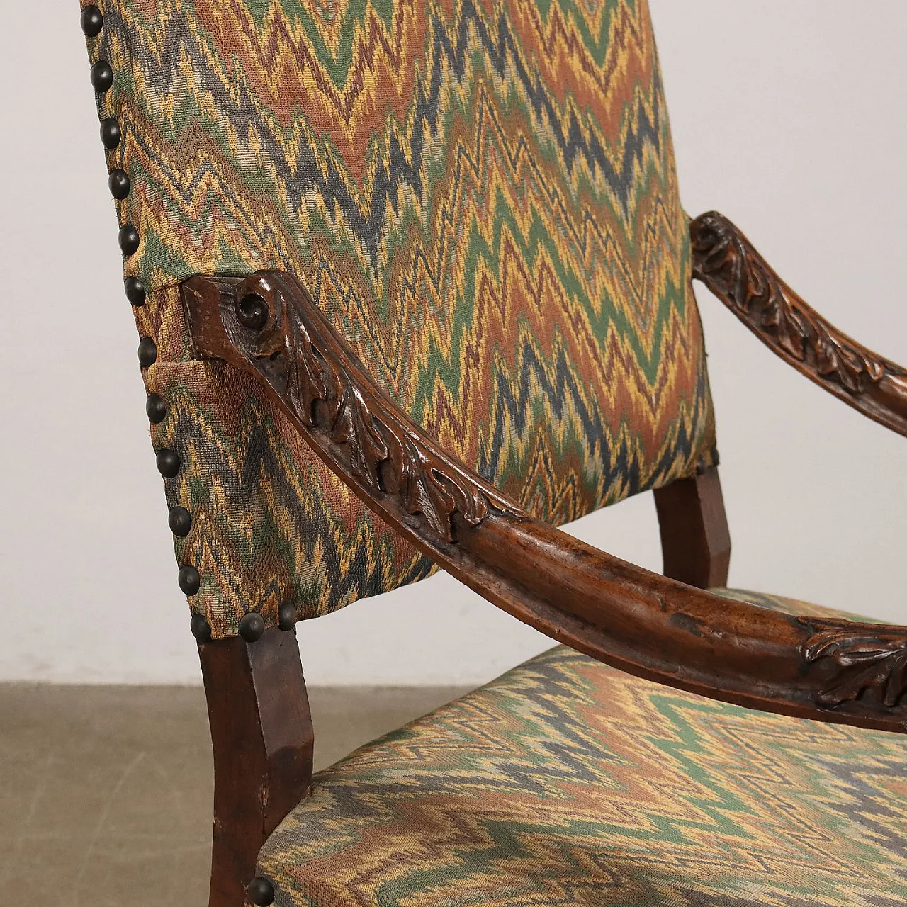 Walnut armchair with leaf motifs & multicoloured fabric, 18th century 4