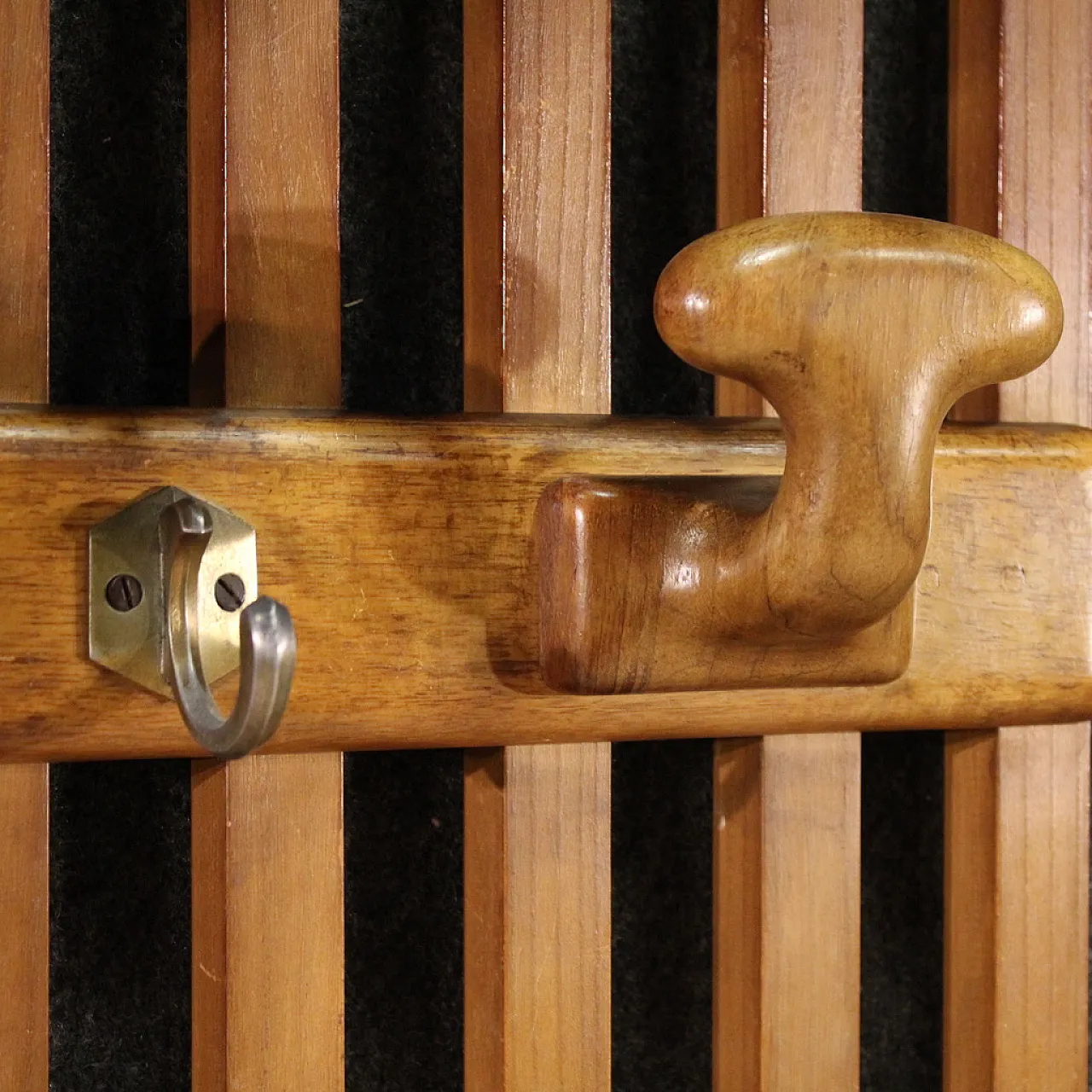 Appendiabiti da muro a stecche design anni '60 9