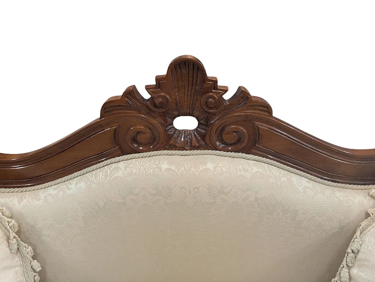 Divano in legno e tessuto stile classico con cuscini 4