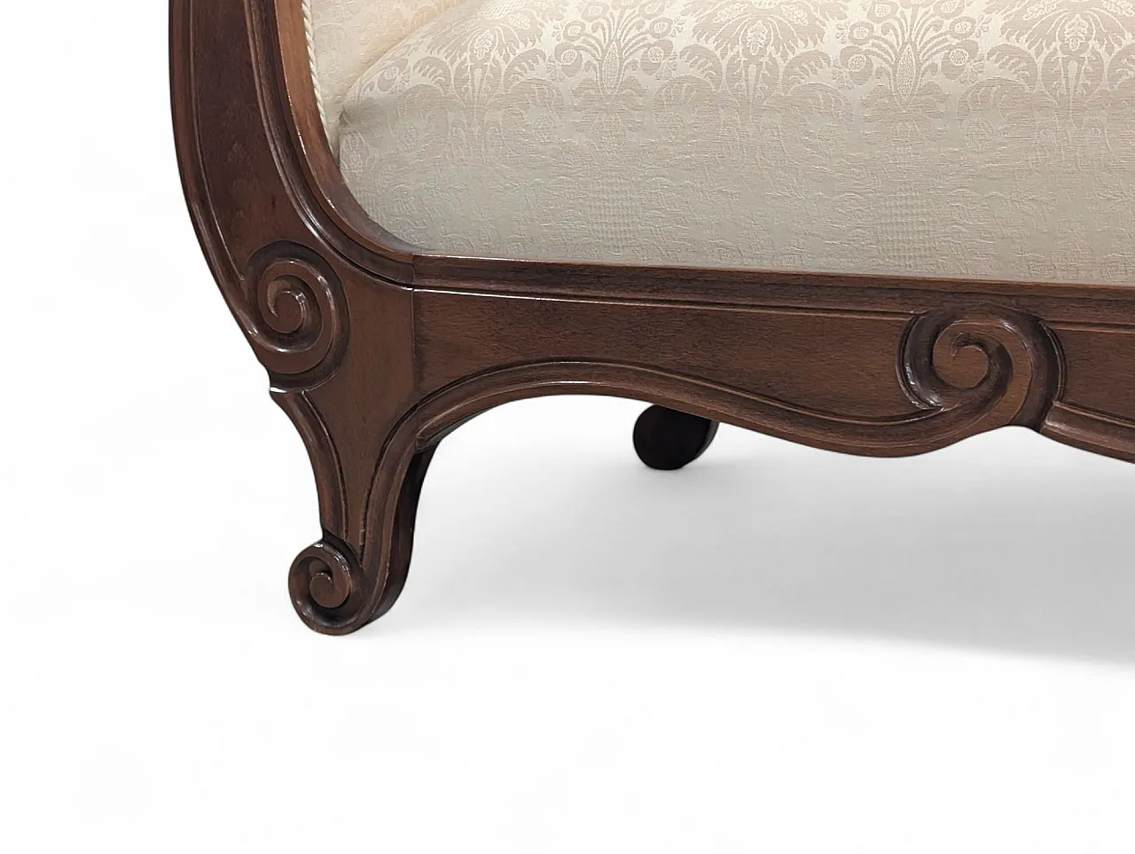 Divano in legno e tessuto stile classico con cuscini 6