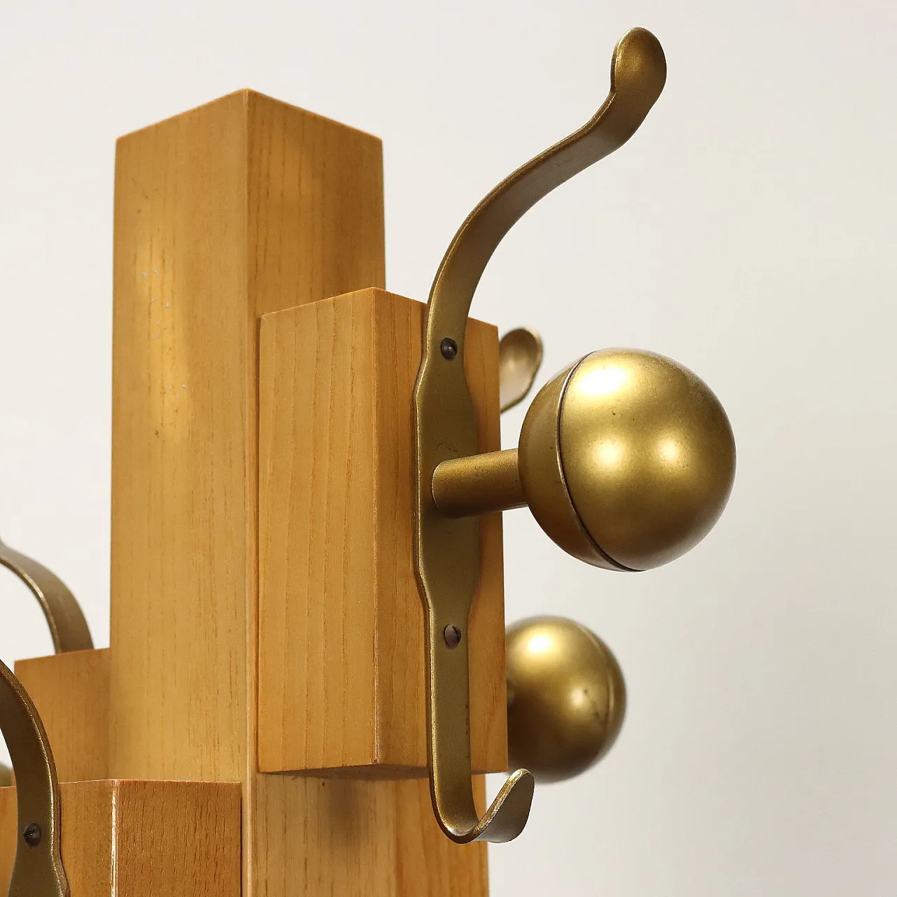 Appendiabiti in faggio e ottone, anni '70 5