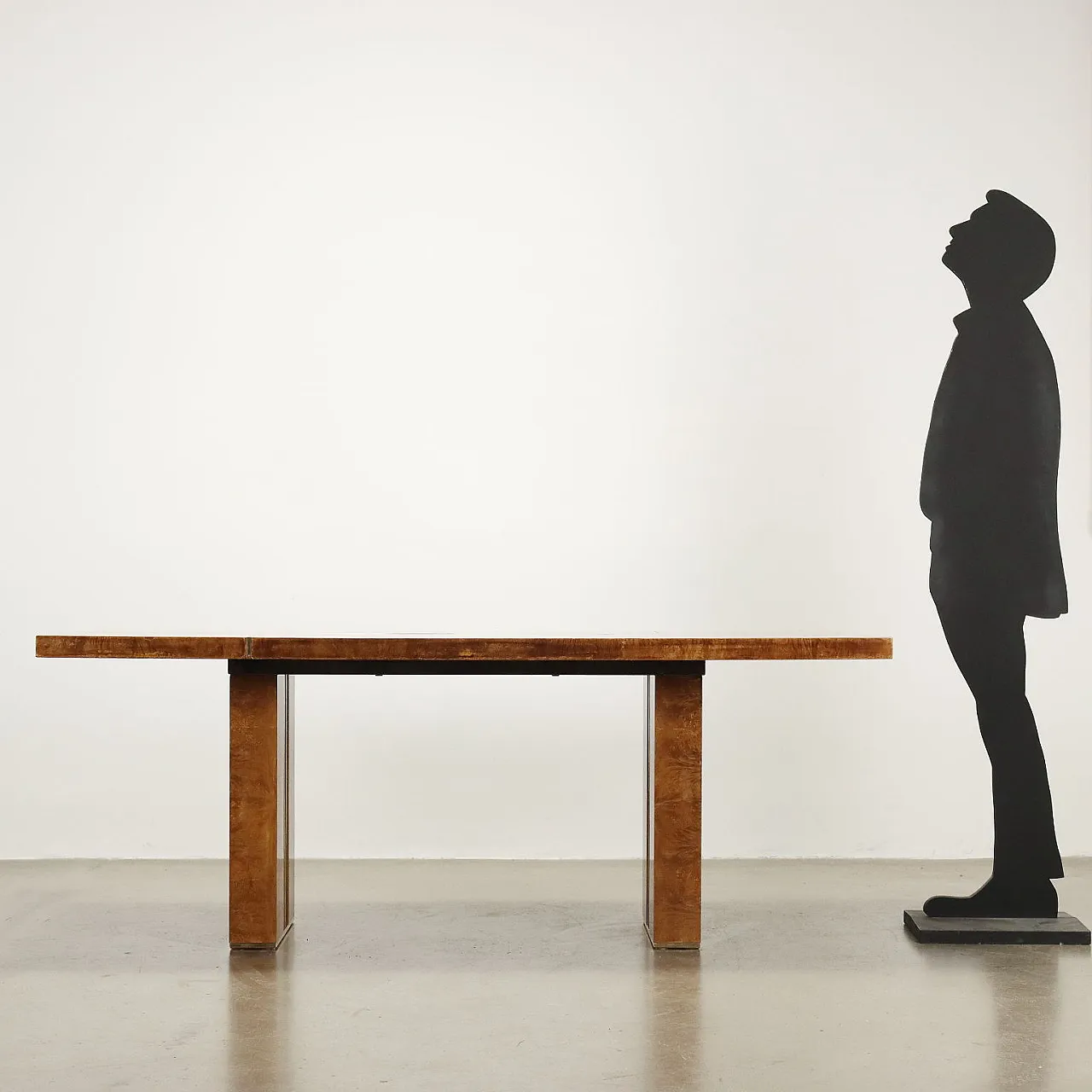 Table veneered in tuia burl, 1980s 2