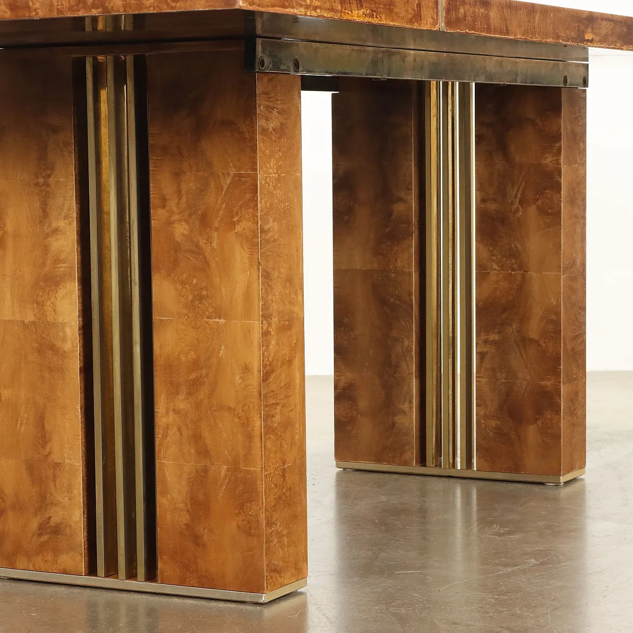 Table veneered in tuia burl, 1980s 5