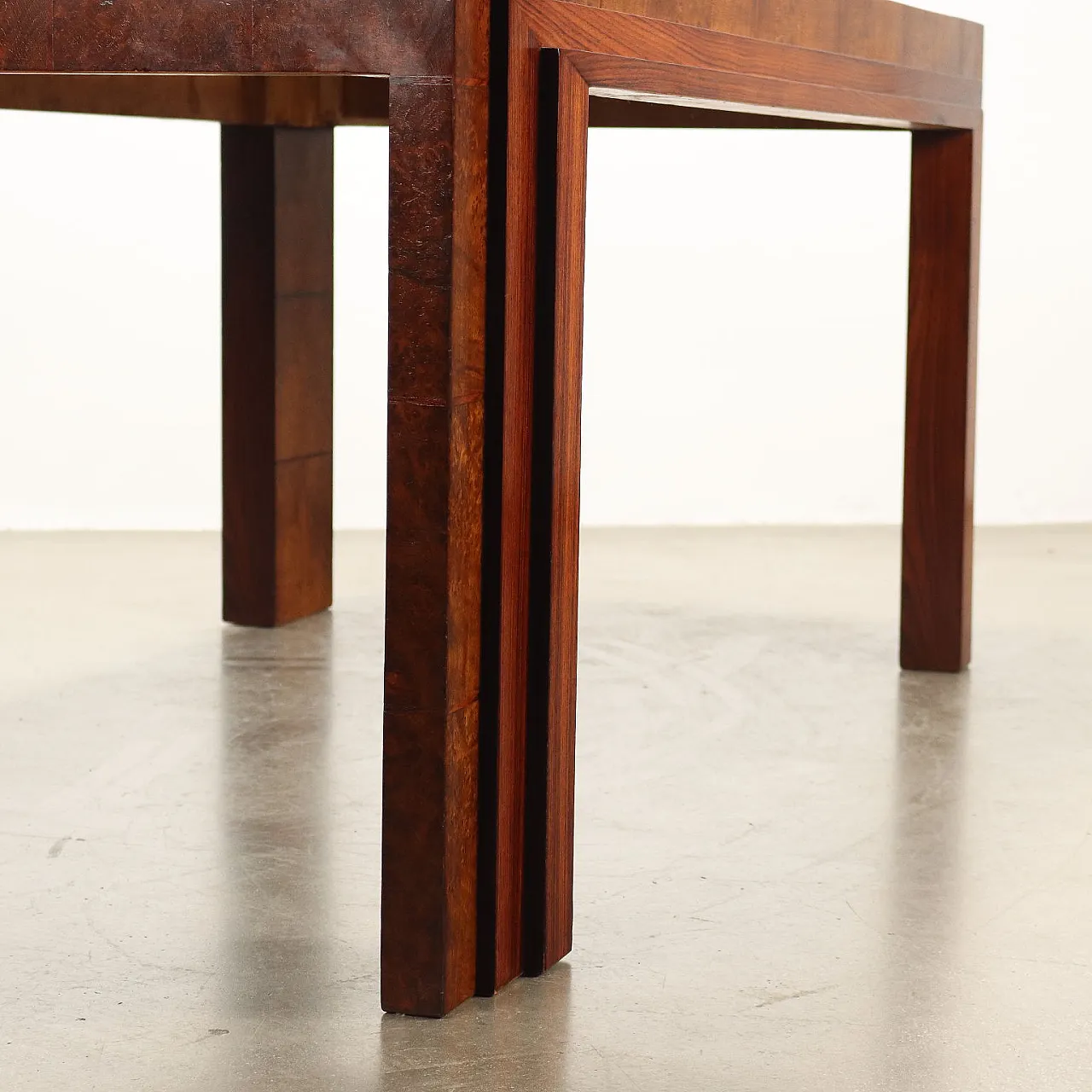 Tavolo impiallacciato in radica di noce e legno esotico, anni '20 5