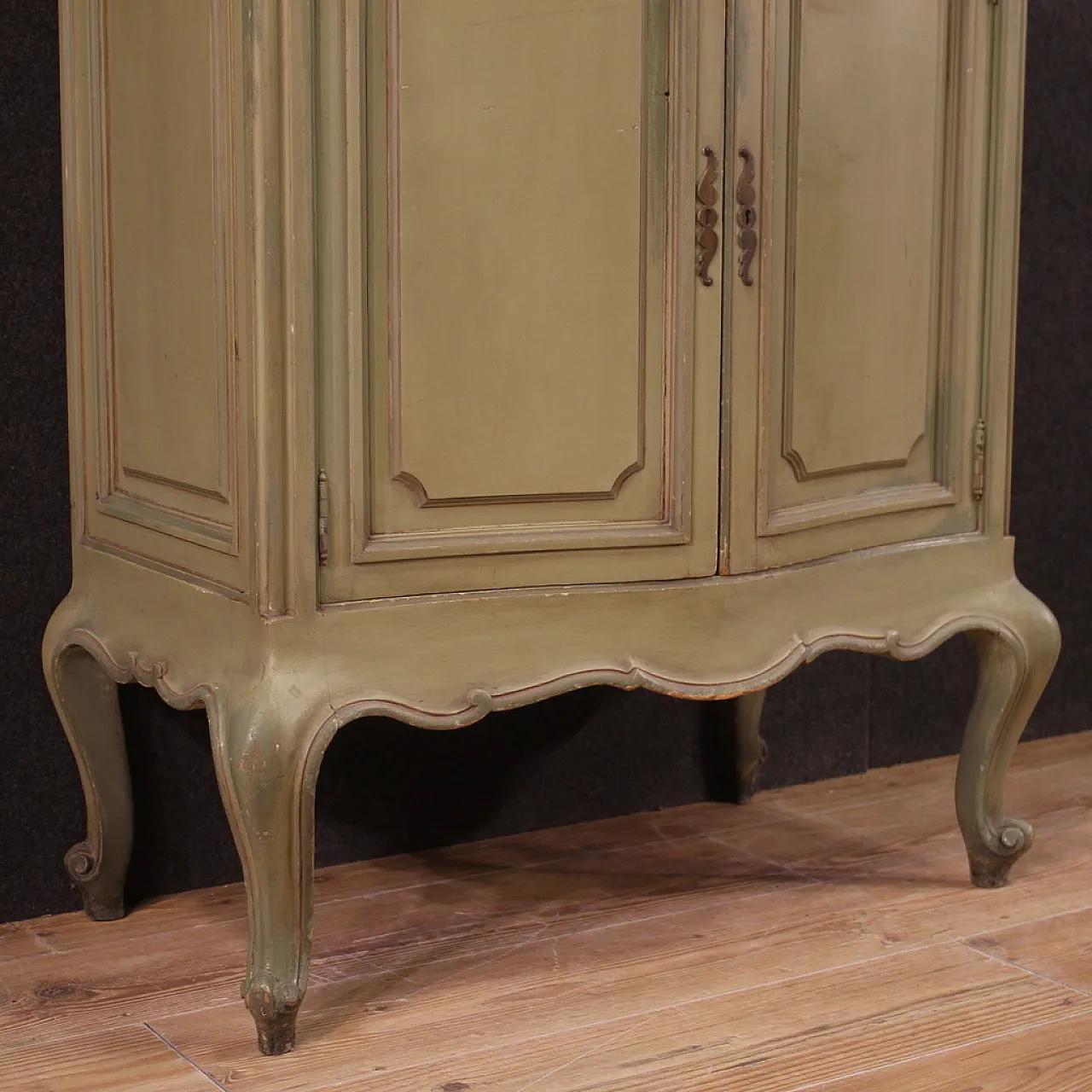 Coppia di credenze italiane laccate con specchiera, '900 5