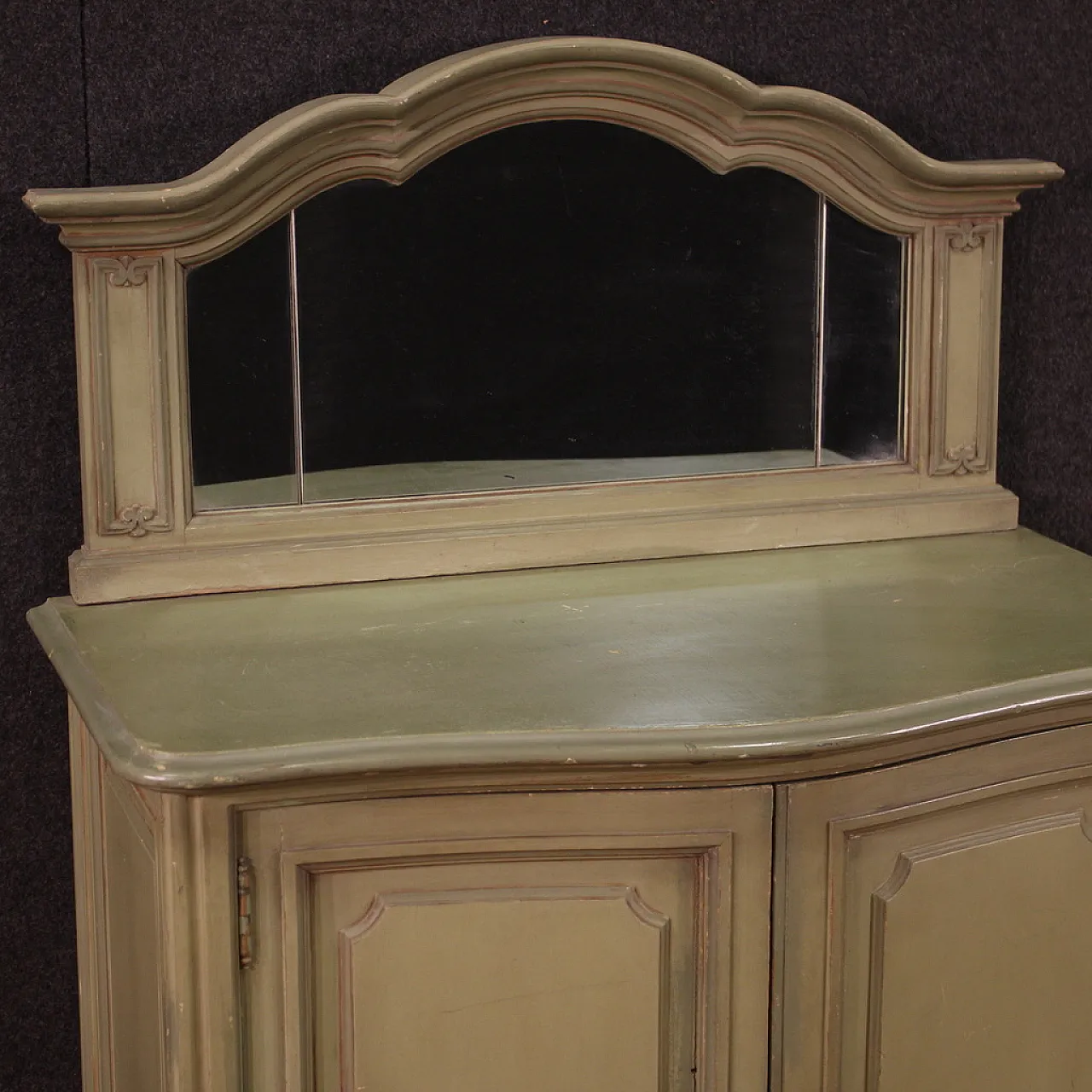 Coppia di credenze italiane laccate con specchiera, '900 9