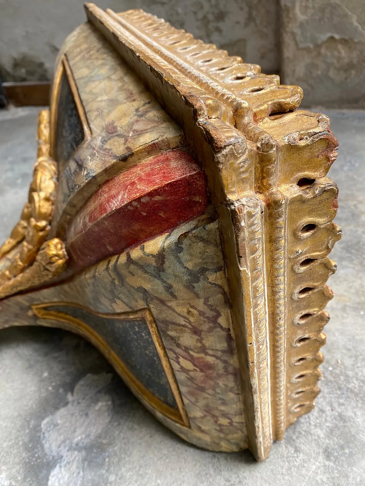 Carved, golden and painted wooden wrapping ciel, 18th century 3