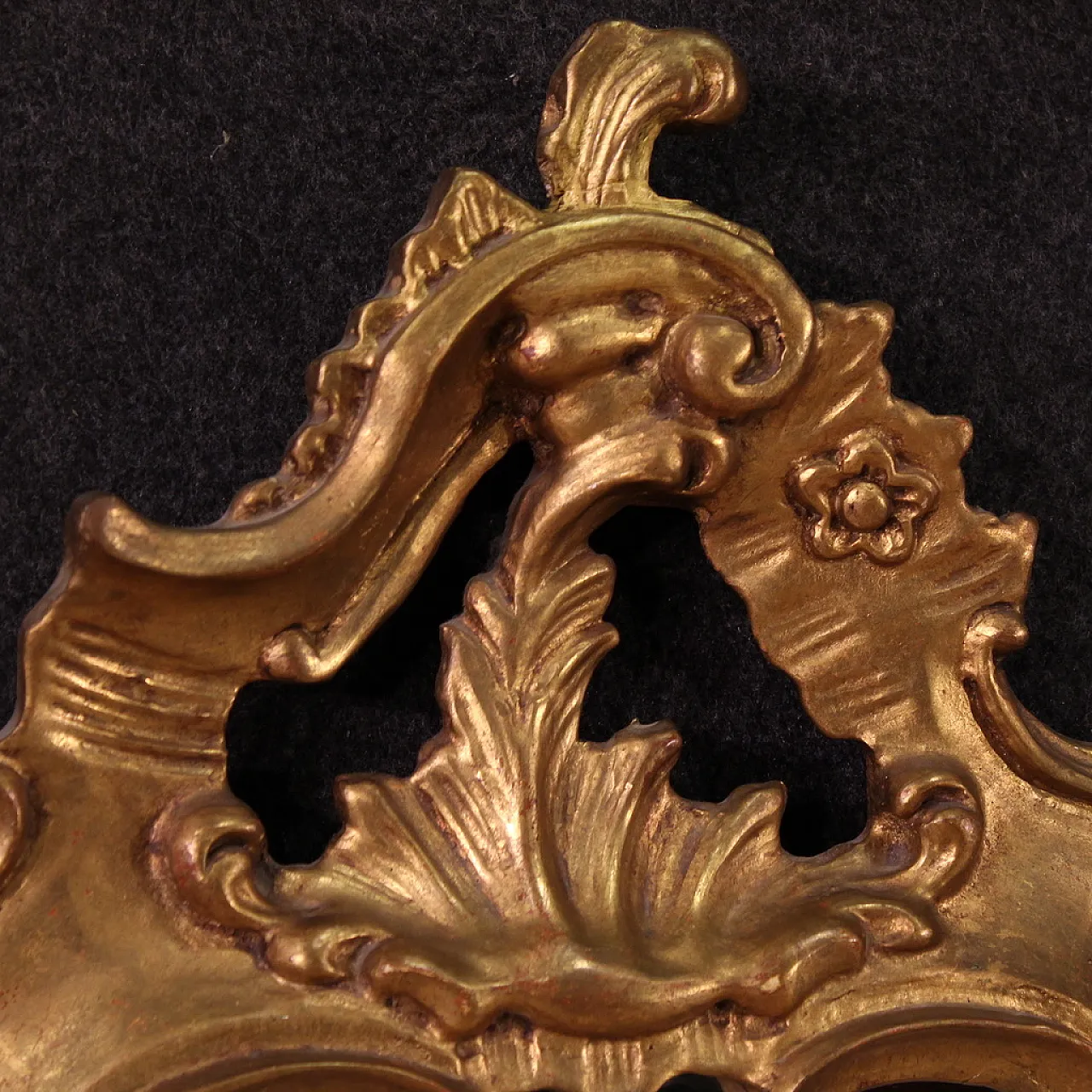 Grande specchiera dorata in stile Luigi XV con cartiglio, '900 9