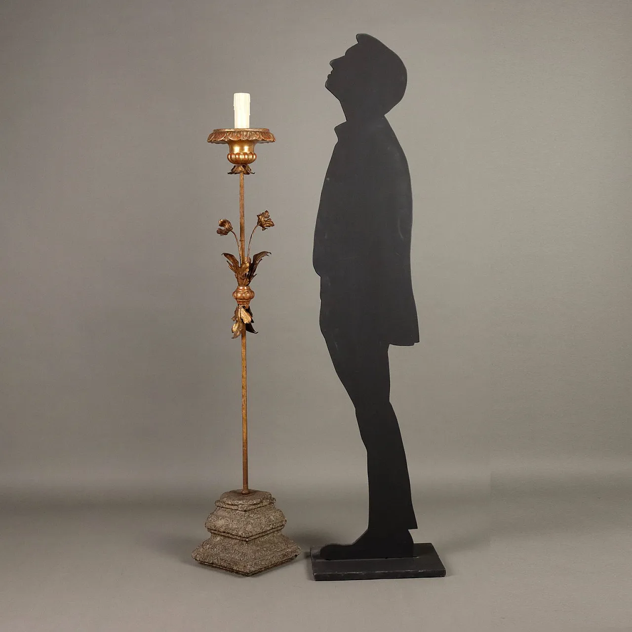 Candelabro in ferro granito con decorazioni e incisioni, primo '900 2