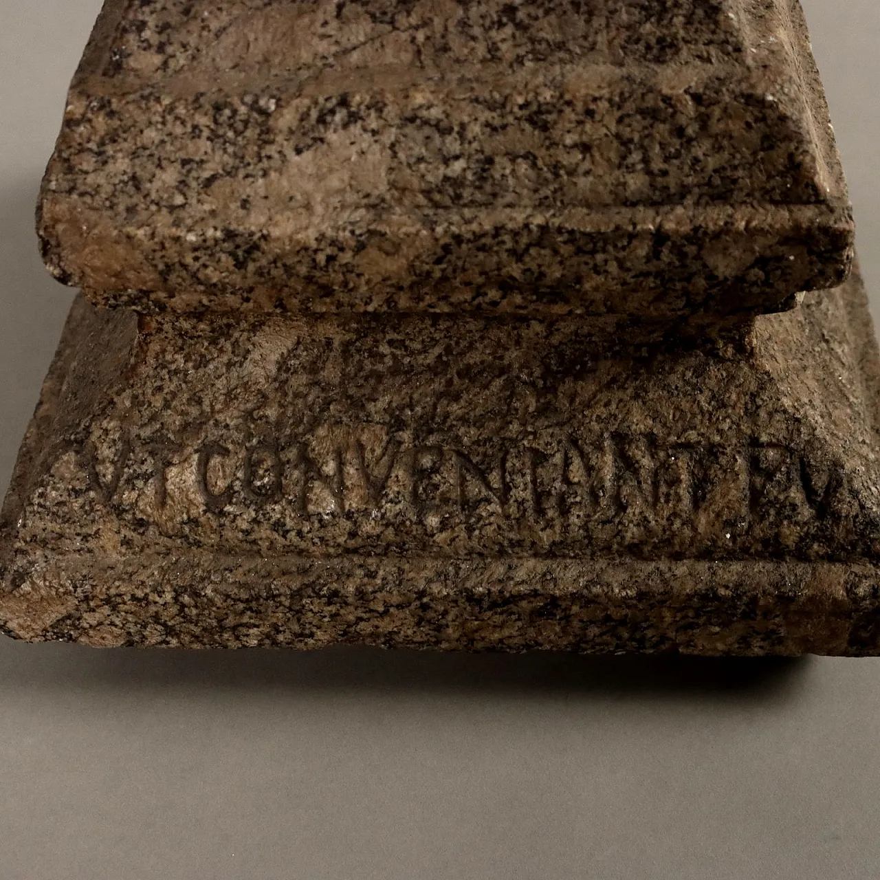 Candelabro in ferro granito con decorazioni e incisioni, primo '900 6