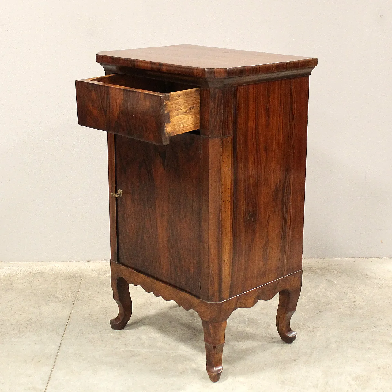 Bottle in walnut Luigi XV, '700 5