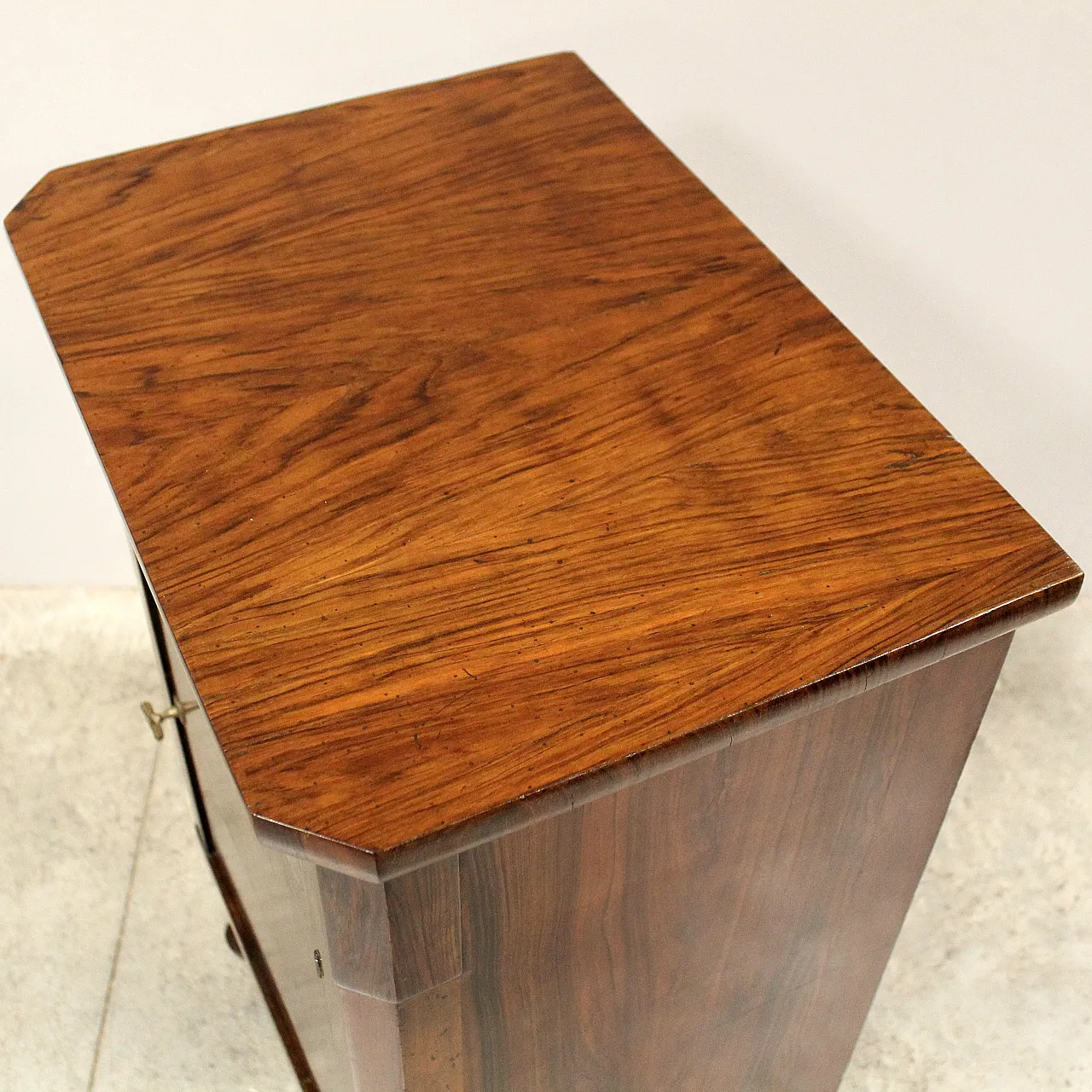 Bottle in walnut Luigi XV, '700 7