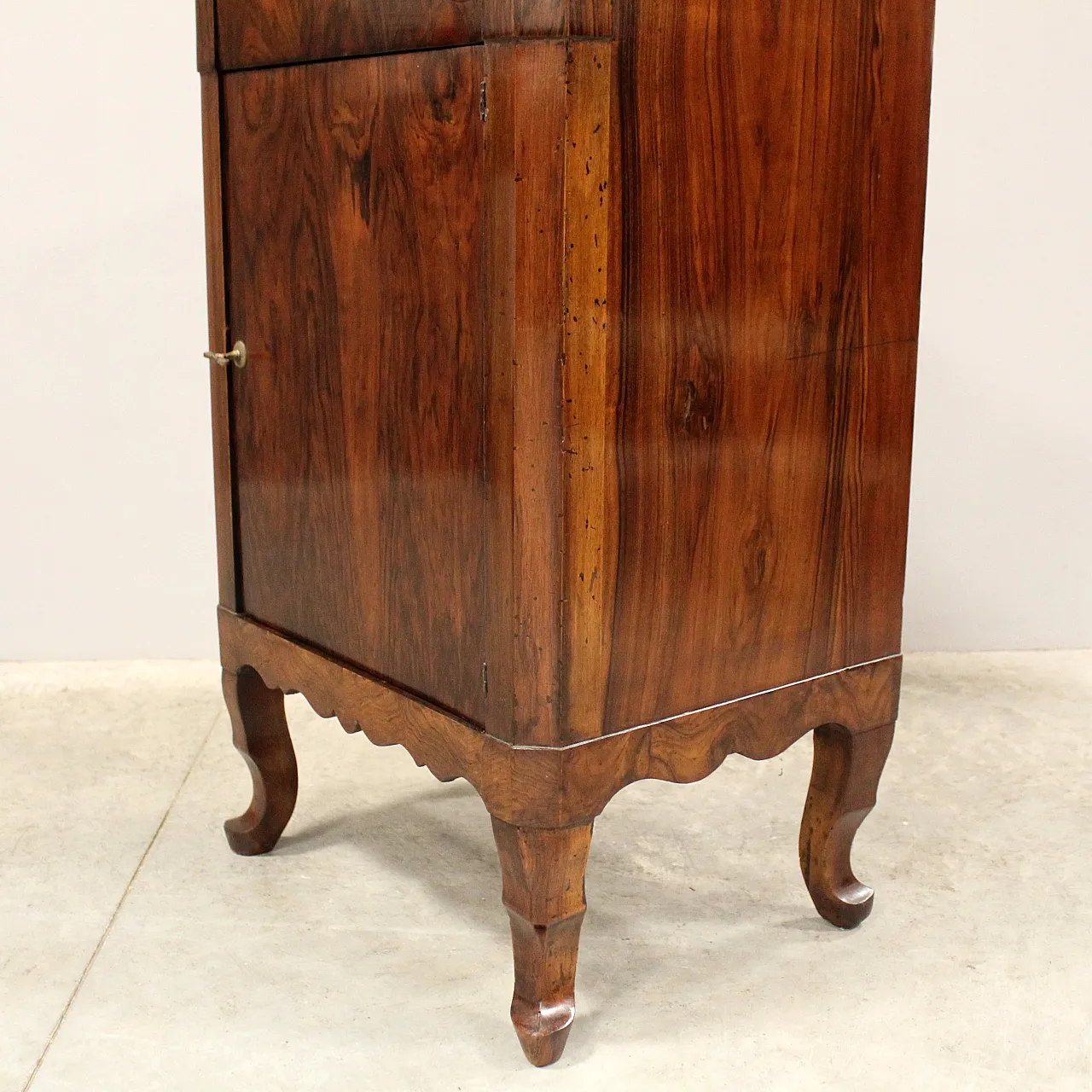 Bottle in walnut Luigi XV, '700 11