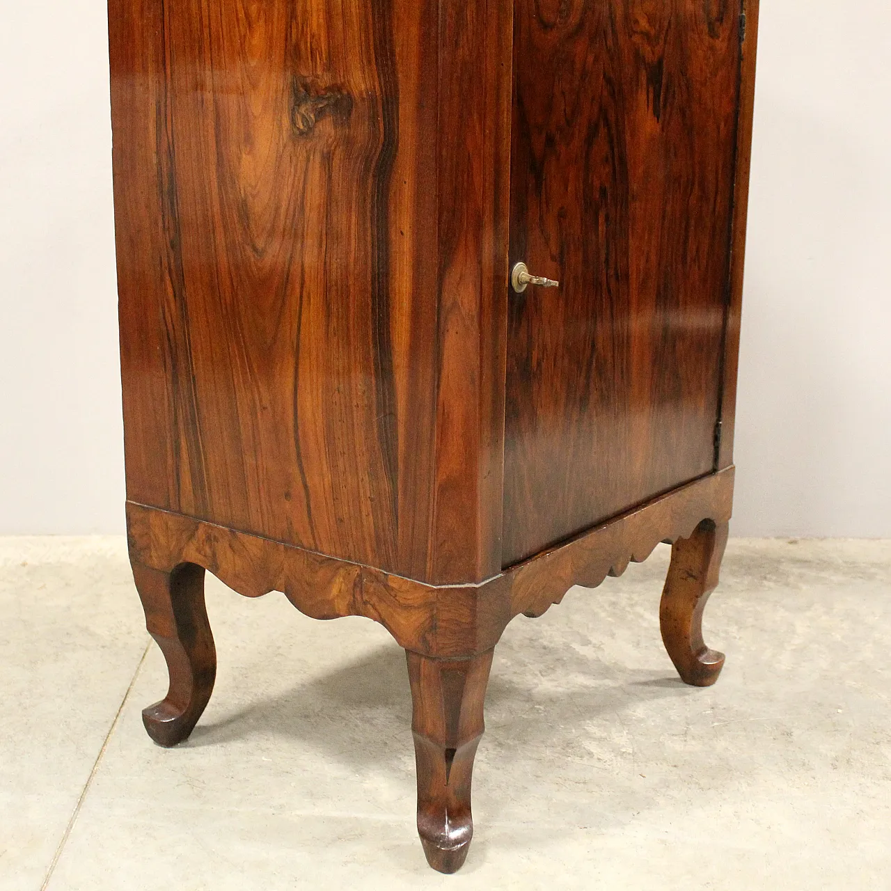 Bottle in walnut Luigi XV, '700 12