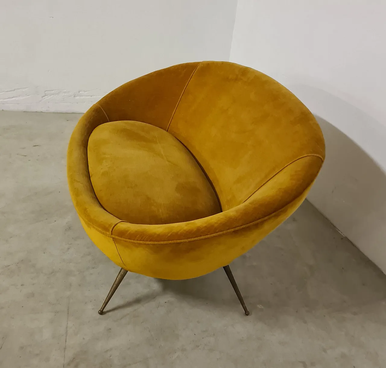 Sofa egg yellow, 60s 10