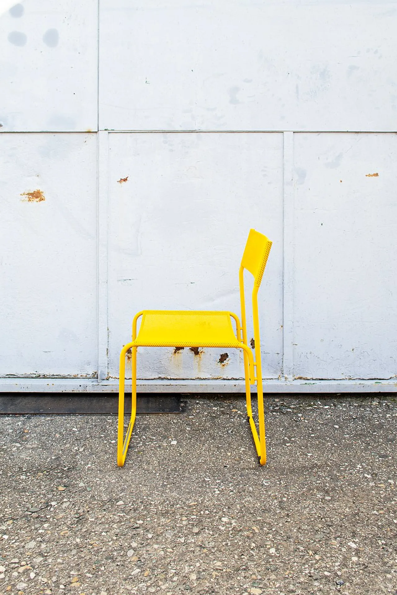 4 Sedie in metallo perforato gialle di Flyline, anni '70 4