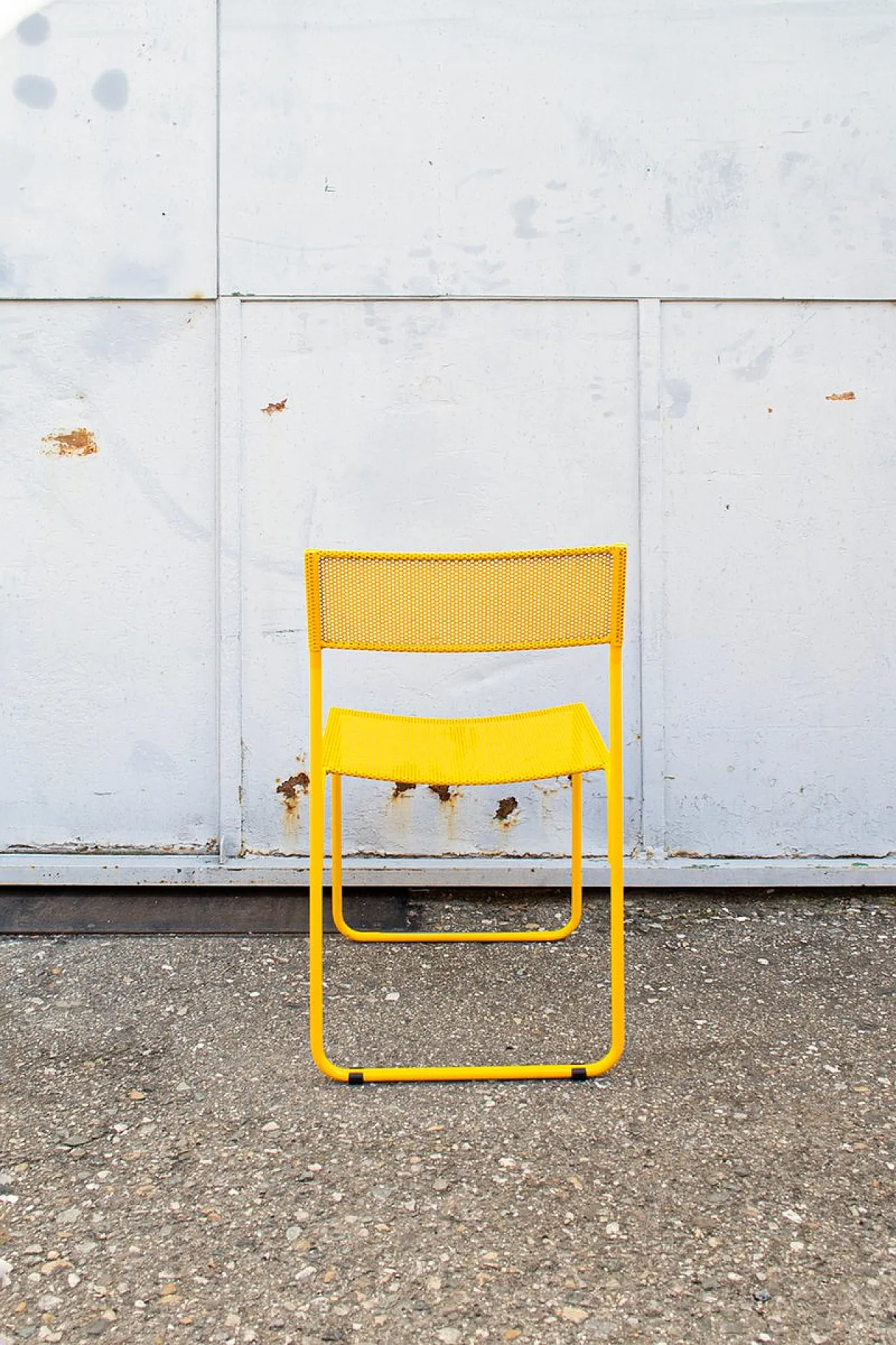 4 Sedie in metallo perforato gialle di Flyline, anni '70 5