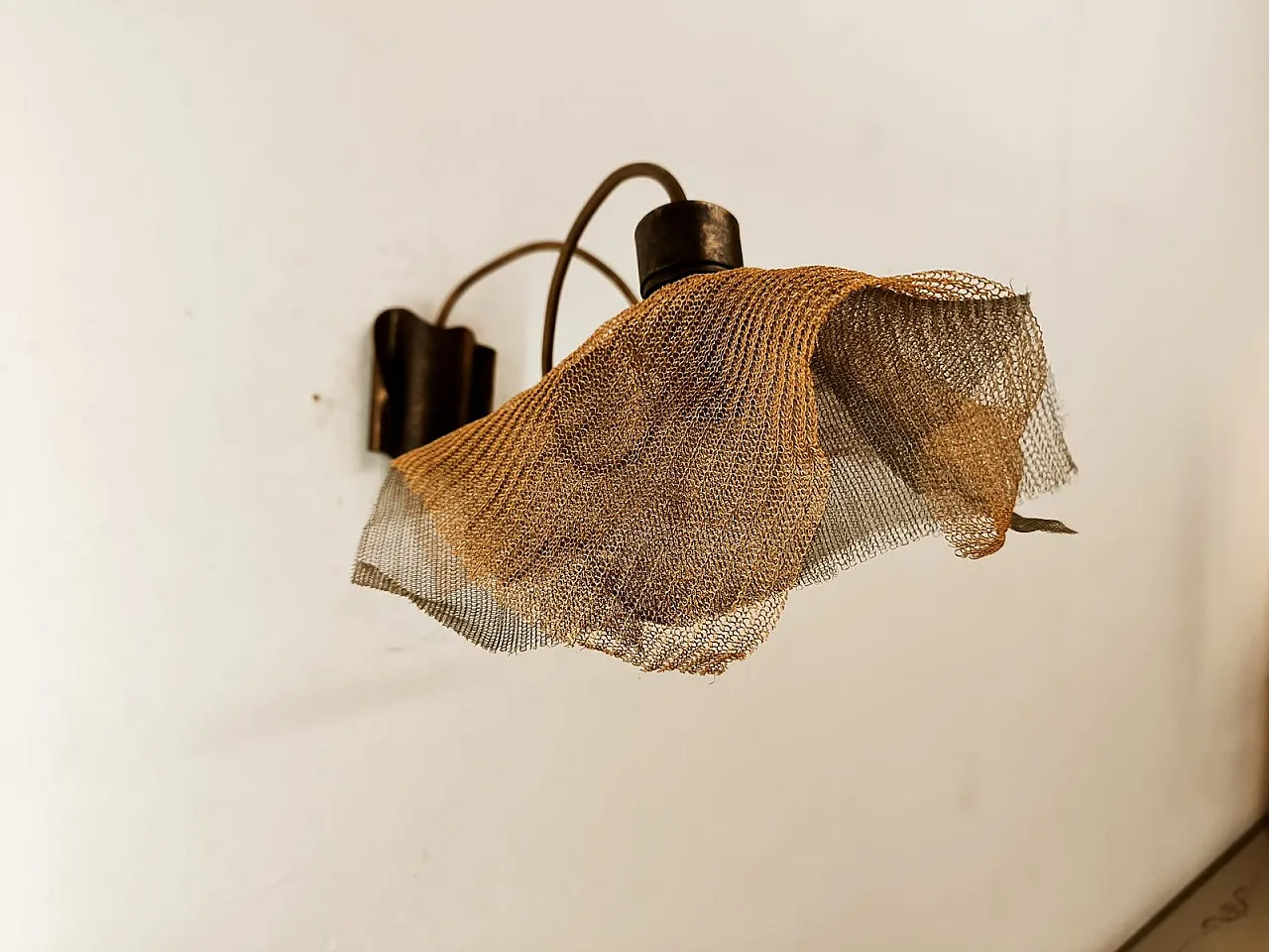 Applique orientabile in rame con fazzoletti in metallo, anni '90 6