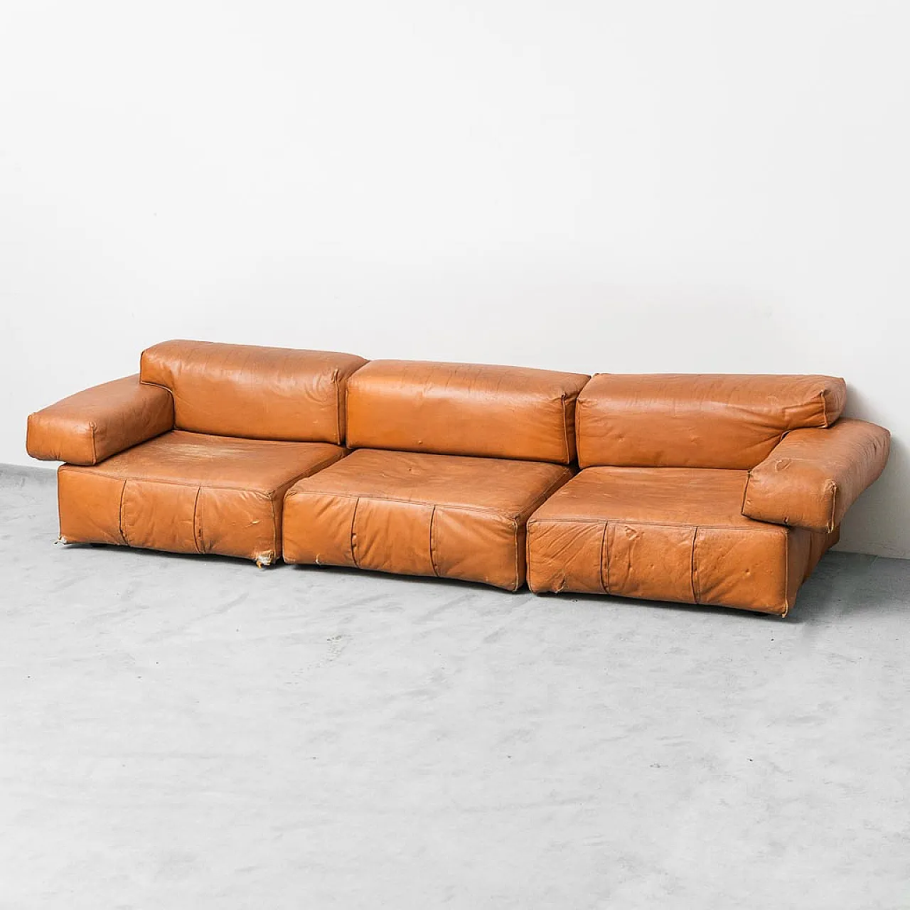 3 -seater modular sofa in brown leather, 70s 1