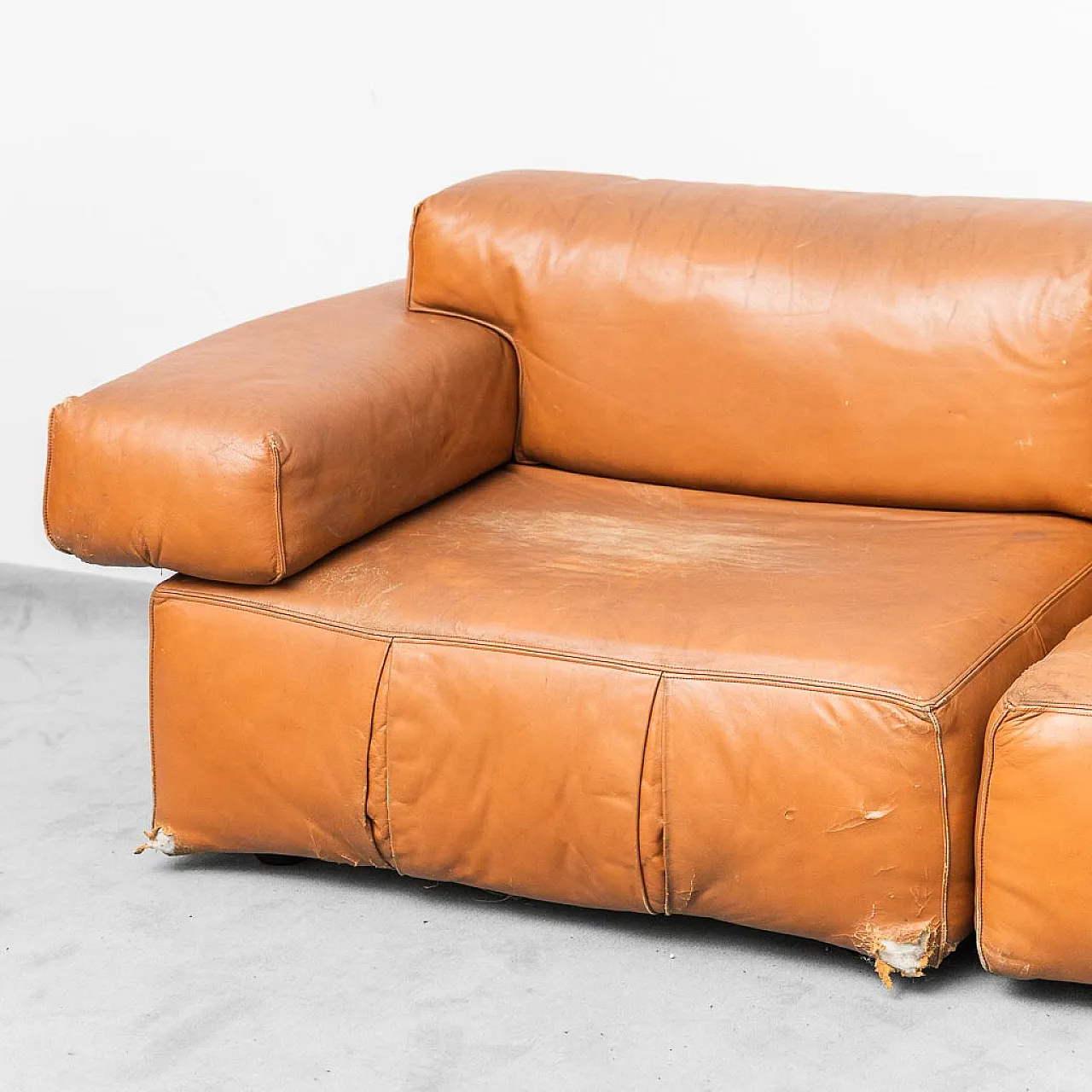 3 -seater modular sofa in brown leather, 70s 2