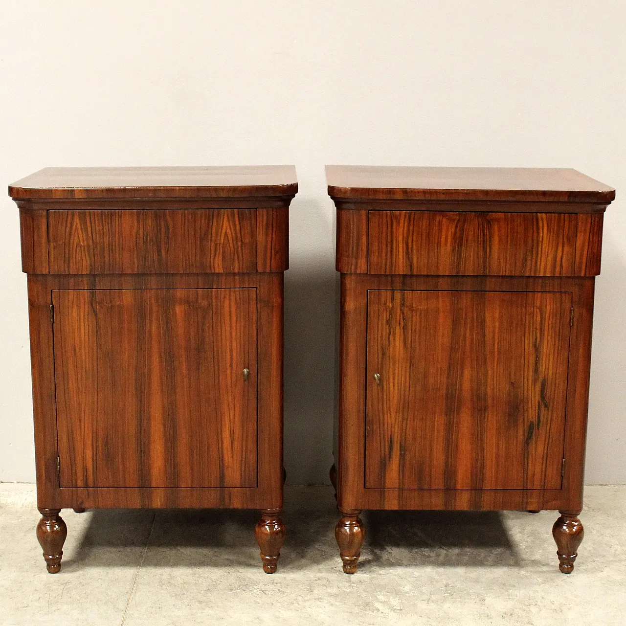 Pair of bedside tables in walnut Carlo X, 19th century 2