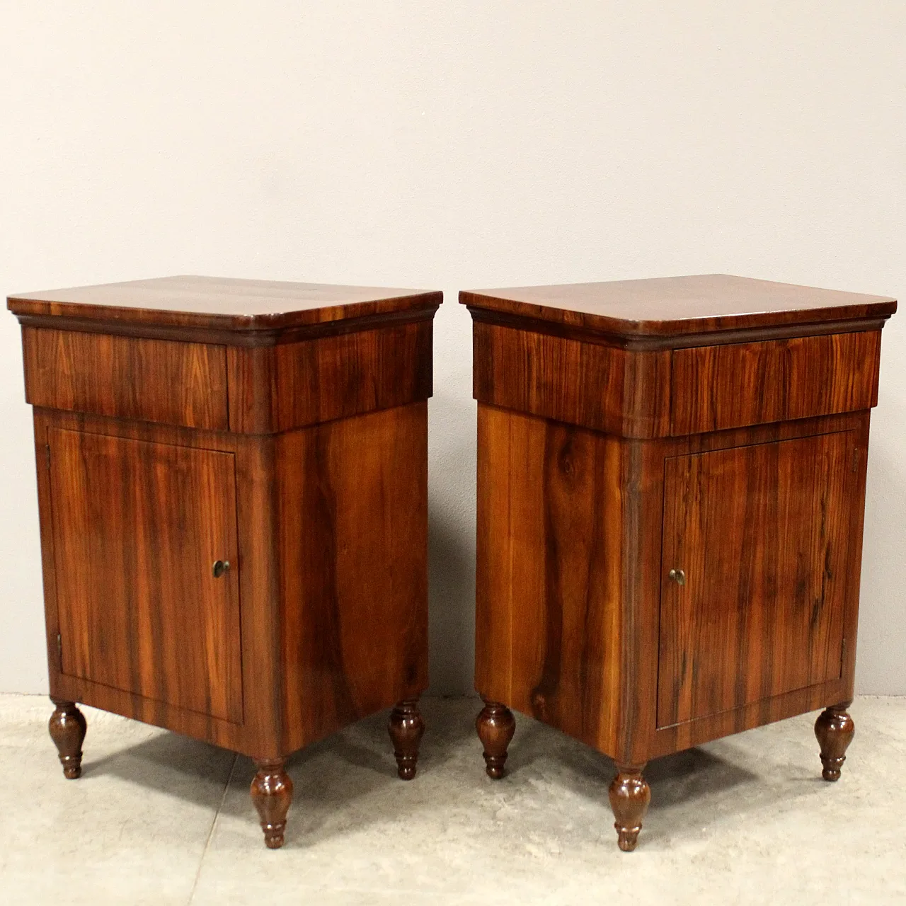 Pair of bedside tables in walnut Carlo X, 19th century 3