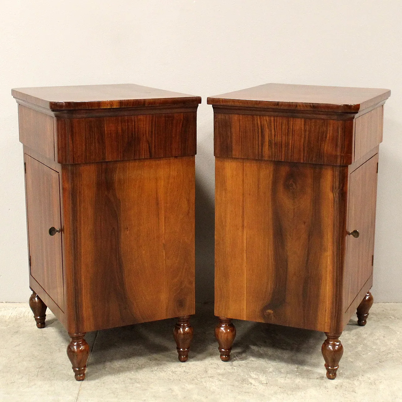 Pair of bedside tables in walnut Carlo X, 19th century 4