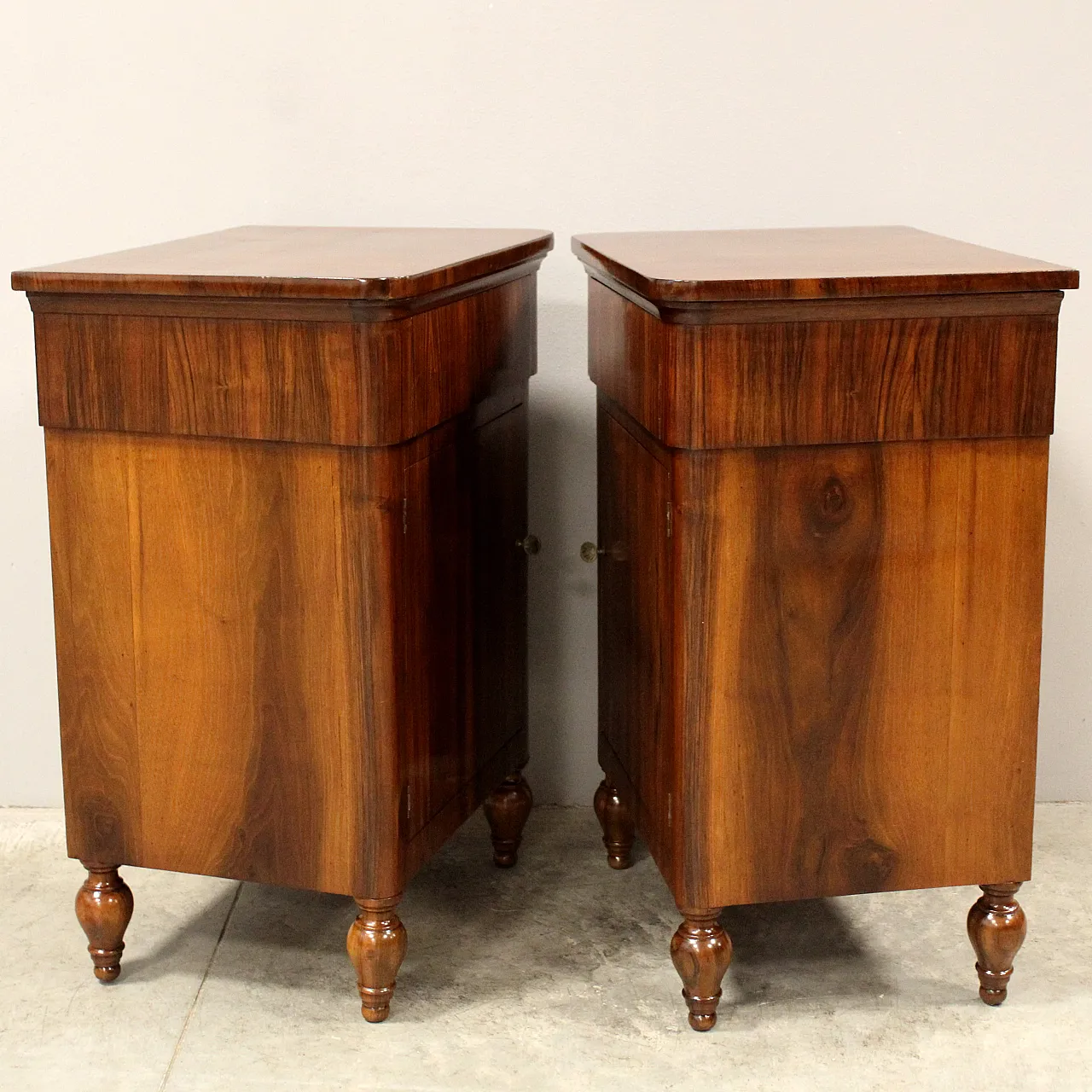 Pair of bedside tables in walnut Carlo X, 19th century 5