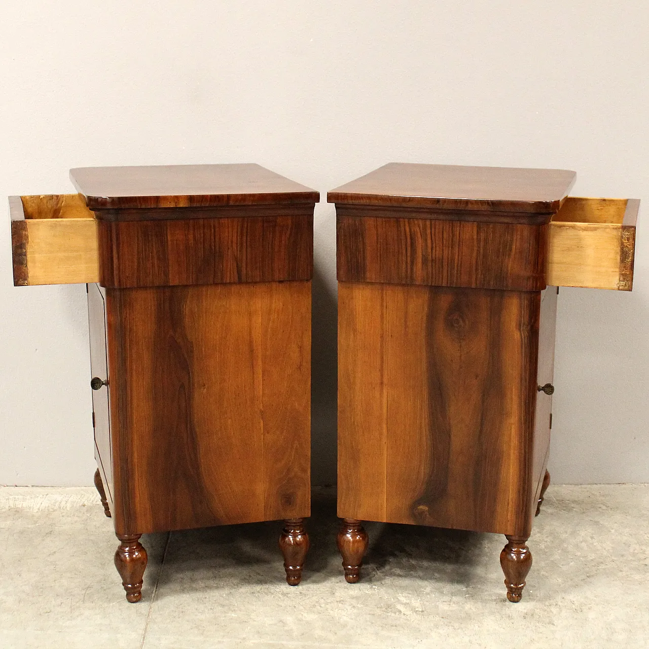Pair of bedside tables in walnut Carlo X, 19th century 6