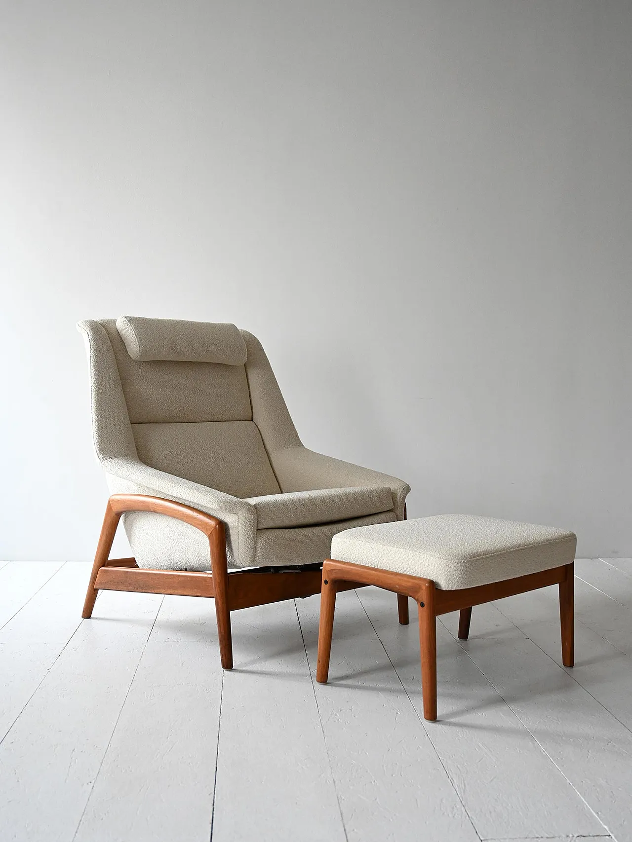 Vintage Scandinavian armchair with pouf 4