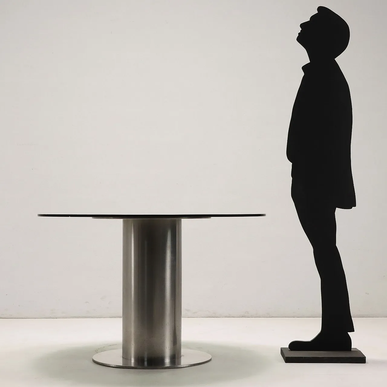 Round table in chromed aluminum and fumé glass top, 1960s 2
