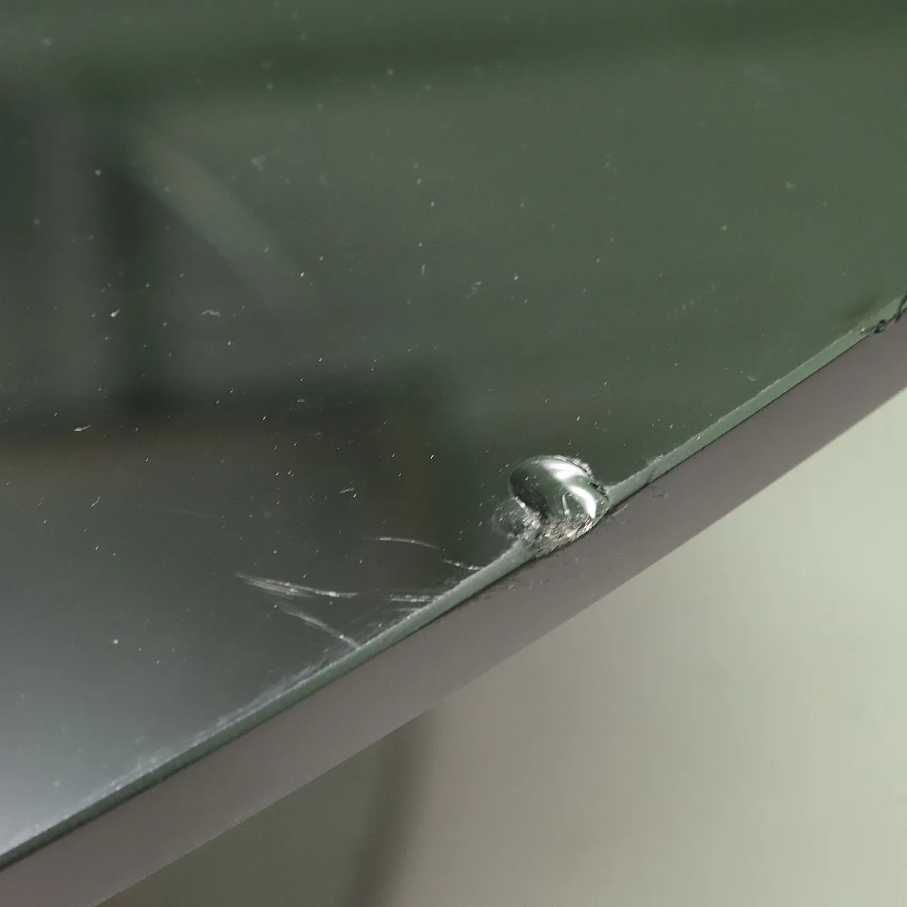 Round table in chromed aluminum and fumé glass top, 1960s 7