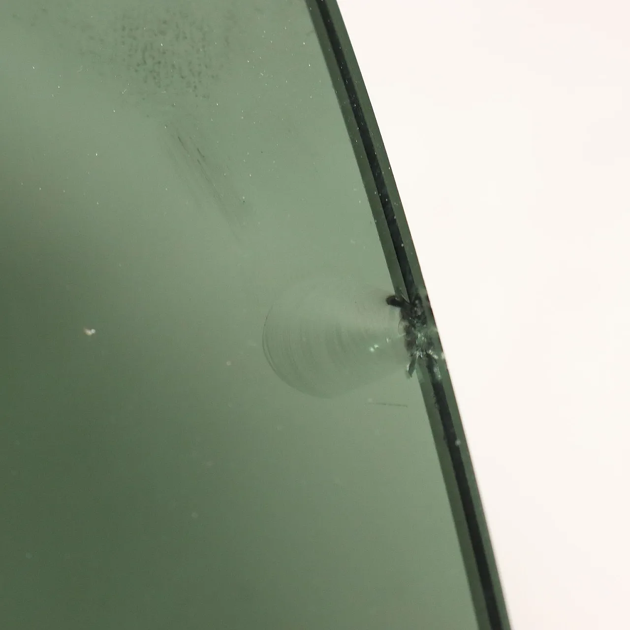 Round table in chromed aluminum and fumé glass top, 1960s 8