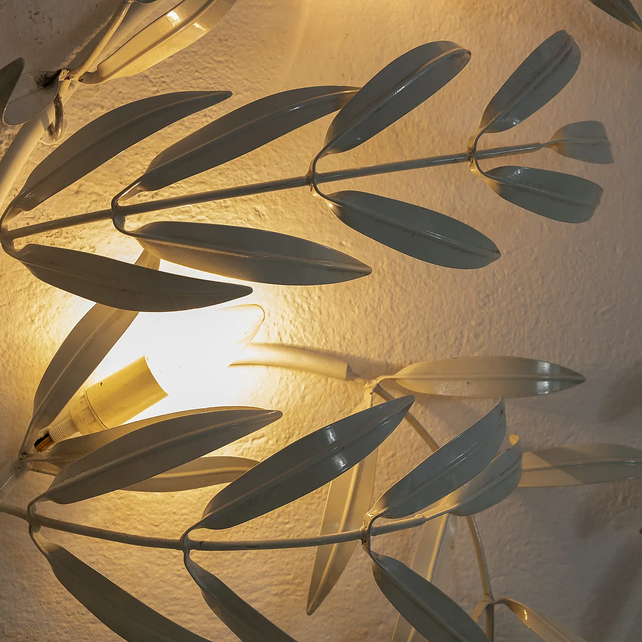 Grande lampada da muro in metallo, anni '70 3