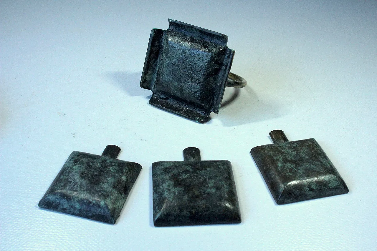 1950s - stackable ashtrays bronze/brass 6