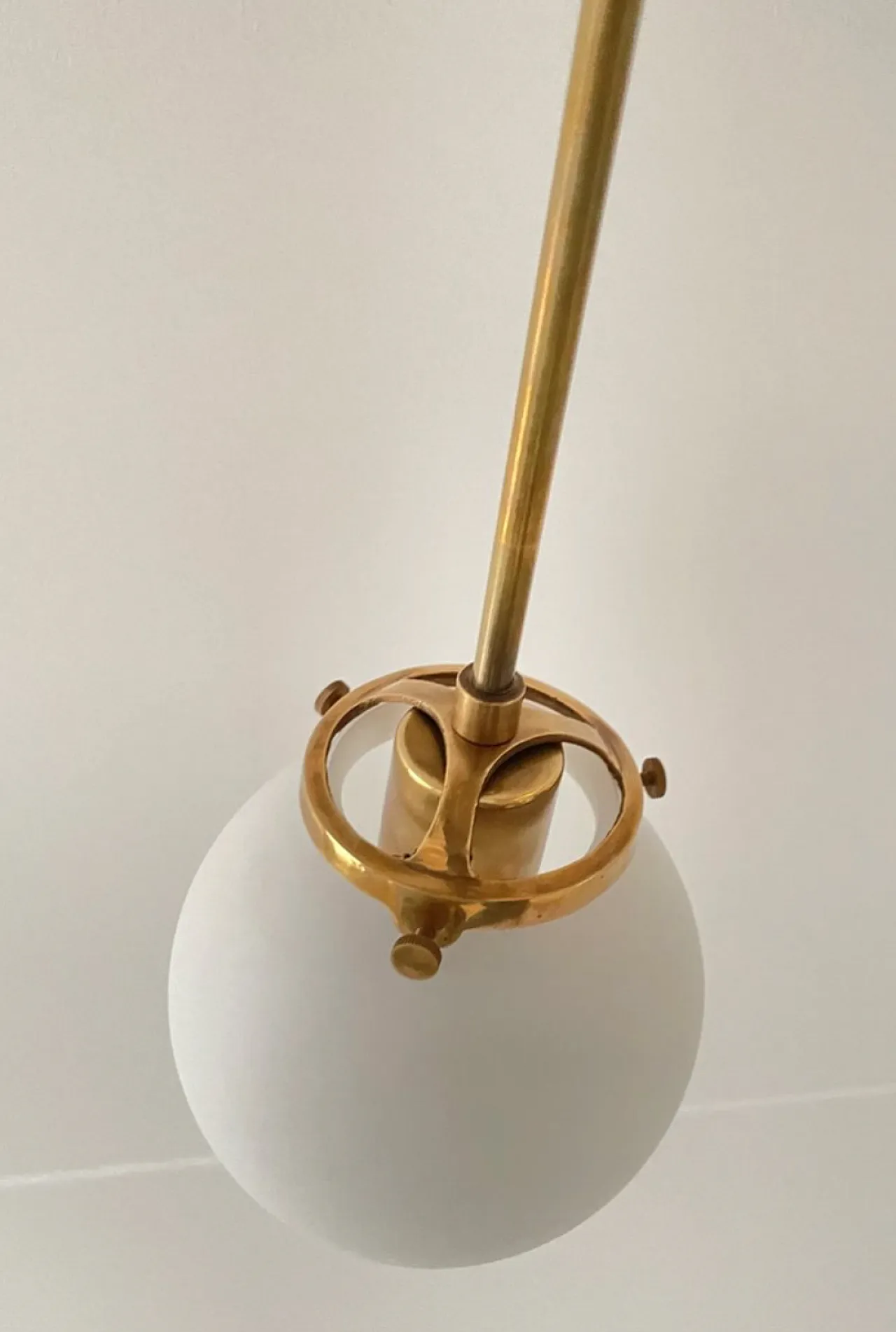 Lampadario Sputnik con 12 punti luce e sfere opaline bianche, anni '50 4