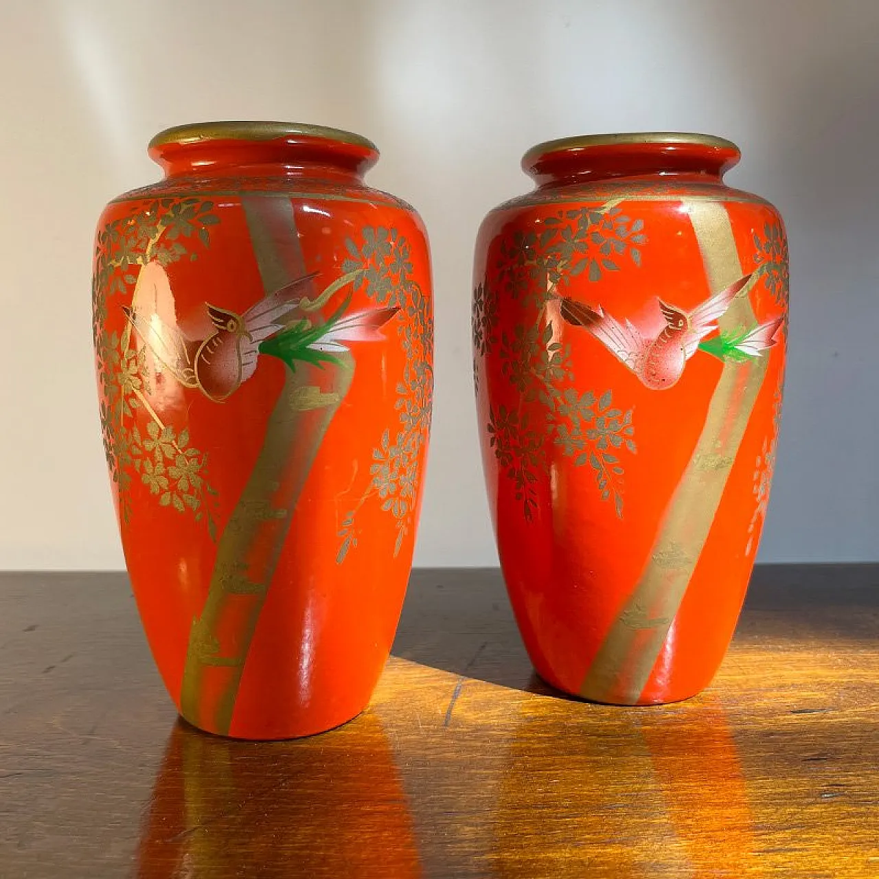 Coppia di vasi orientali in ceramica dipinta, anni '50 1