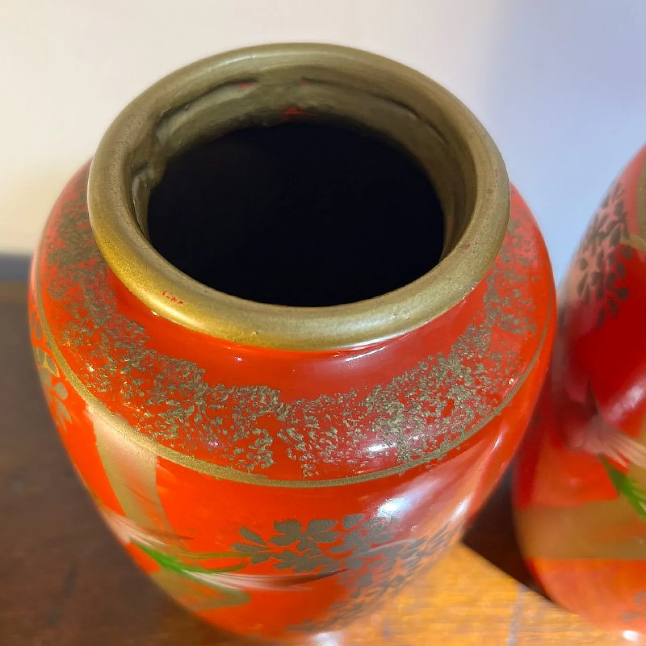 Coppia di vasi orientali in ceramica dipinta, anni '50 6