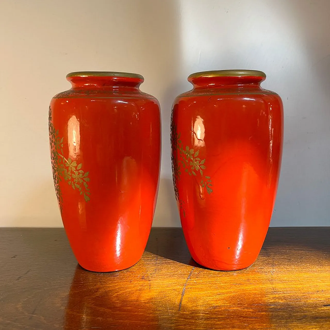 Coppia di vasi orientali in ceramica dipinta, anni '50 11