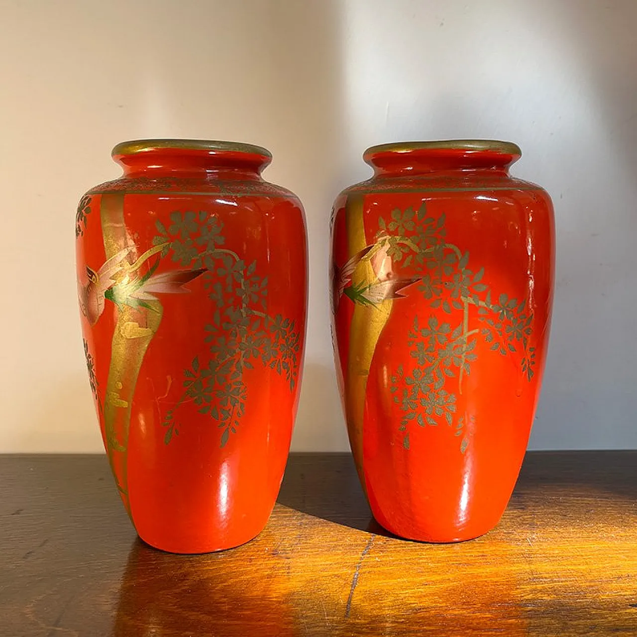 Coppia di vasi orientali in ceramica dipinta, anni '50 12