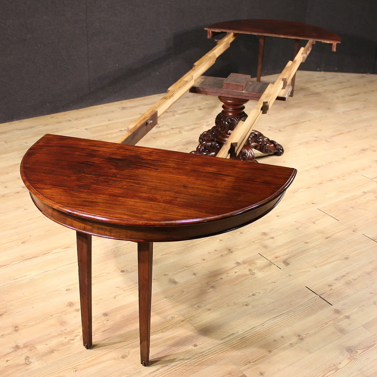 Extendable round table in mahogany wood, '800 10