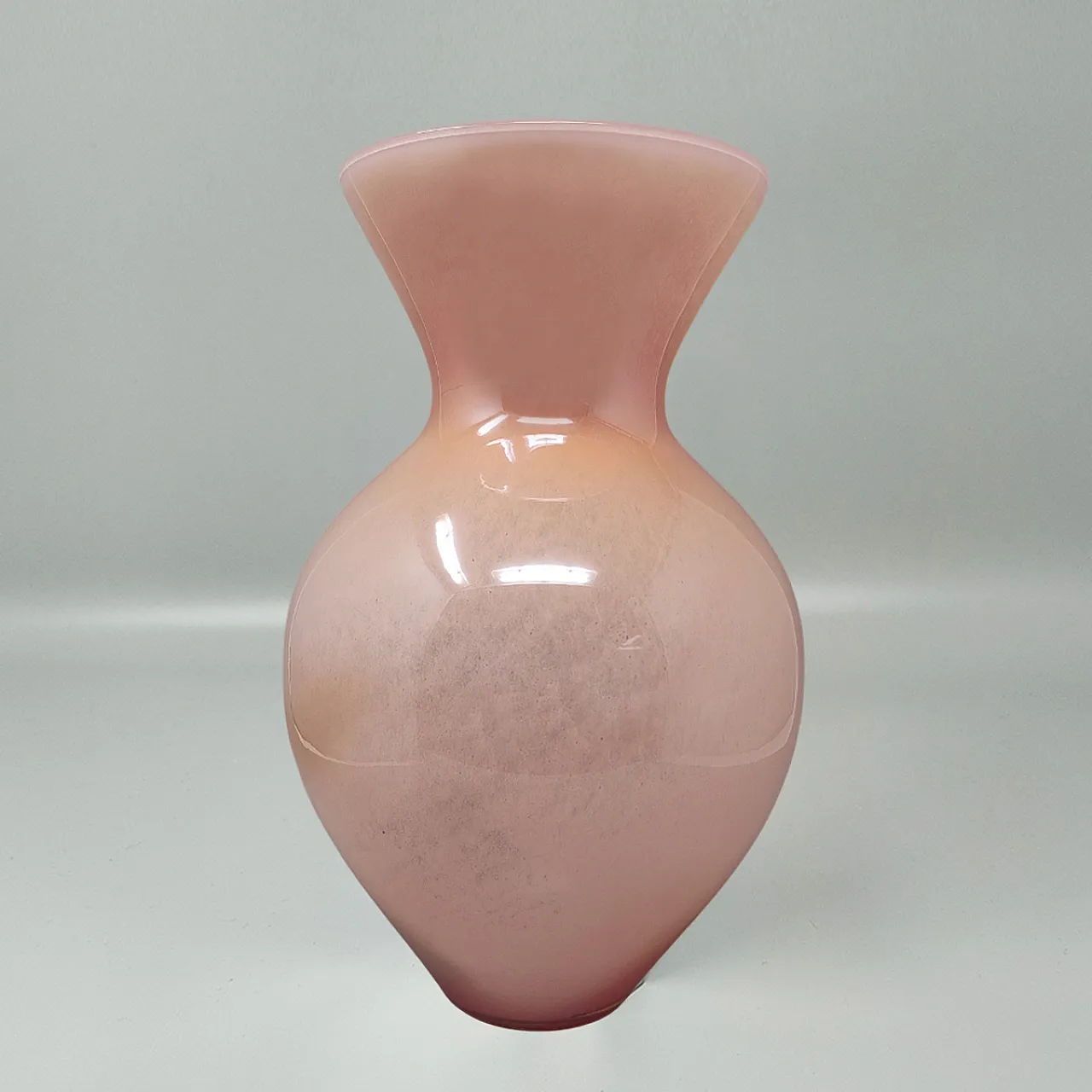 Pink Handcrafted Vase in Murano Glass by Master of the glass, 70s 4