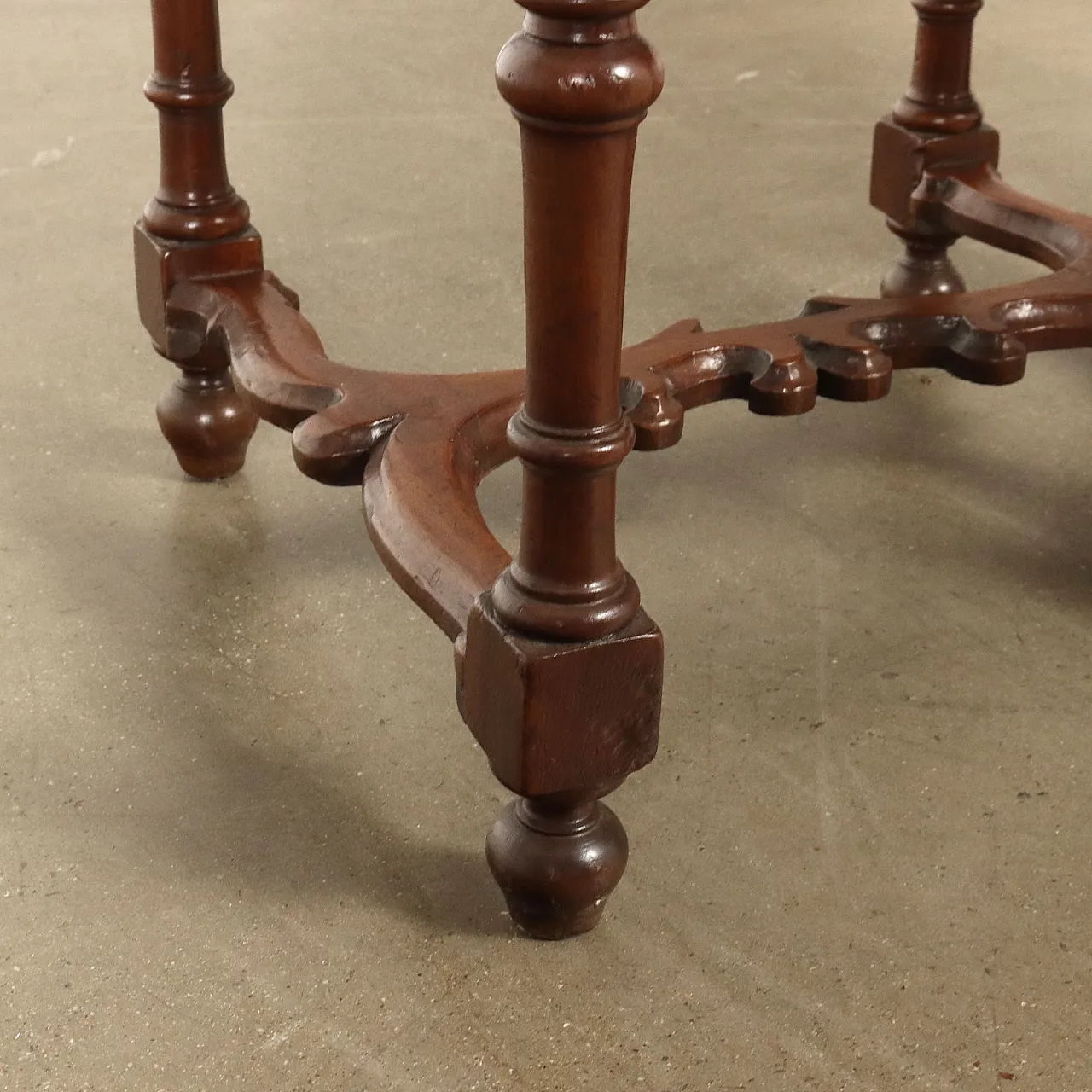 Pair of walnut stools with turned legs, late 19th century 4