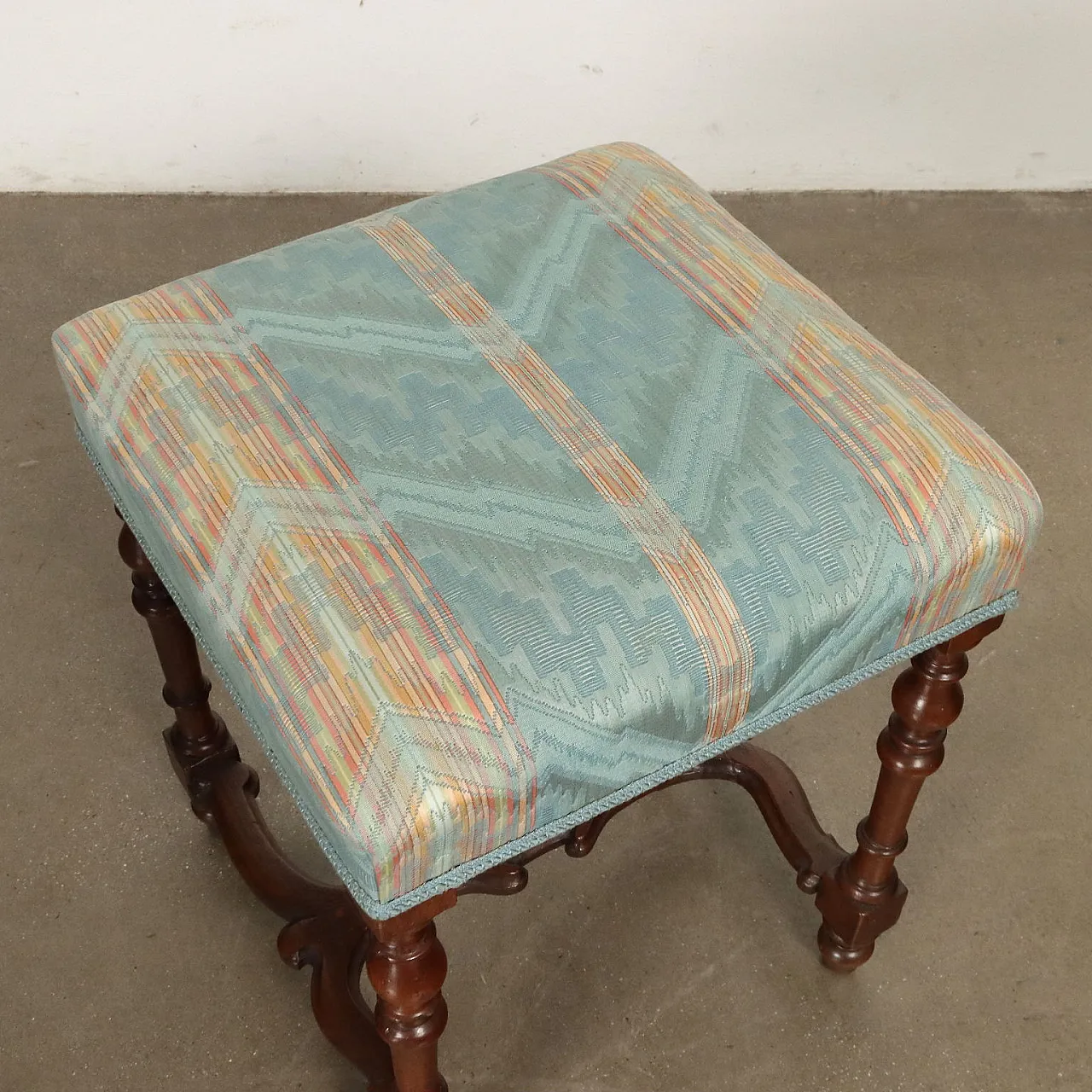 Pair of walnut stools with turned legs, late 19th century 6