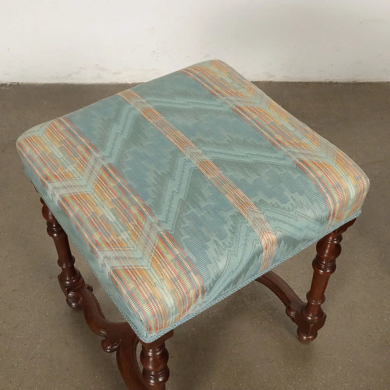 Pair of walnut stools with turned legs, late 19th century 7